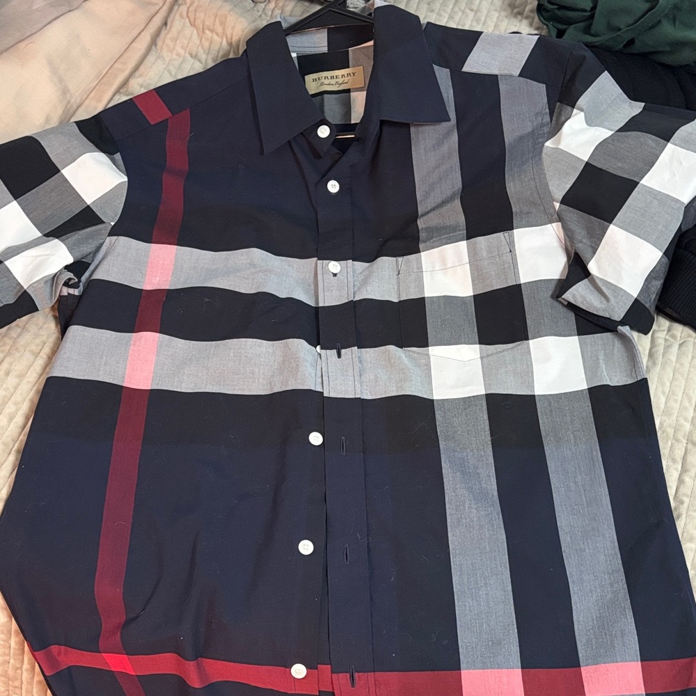Men’s Burberry button up